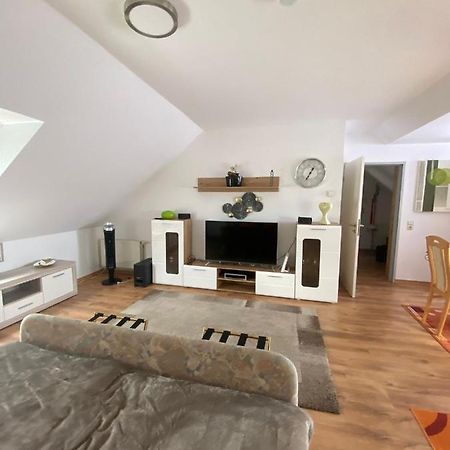 Dachgeschoss Apartment Mit Ausblick Halle  Extérieur photo