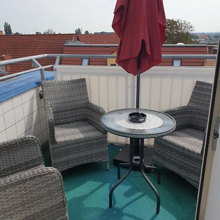 Dachgeschoss Apartment Mit Ausblick Halle  Extérieur photo