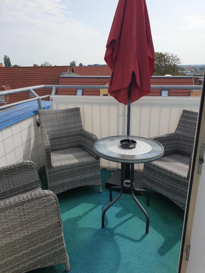 Dachgeschoss Apartment Mit Ausblick Halle  Extérieur photo